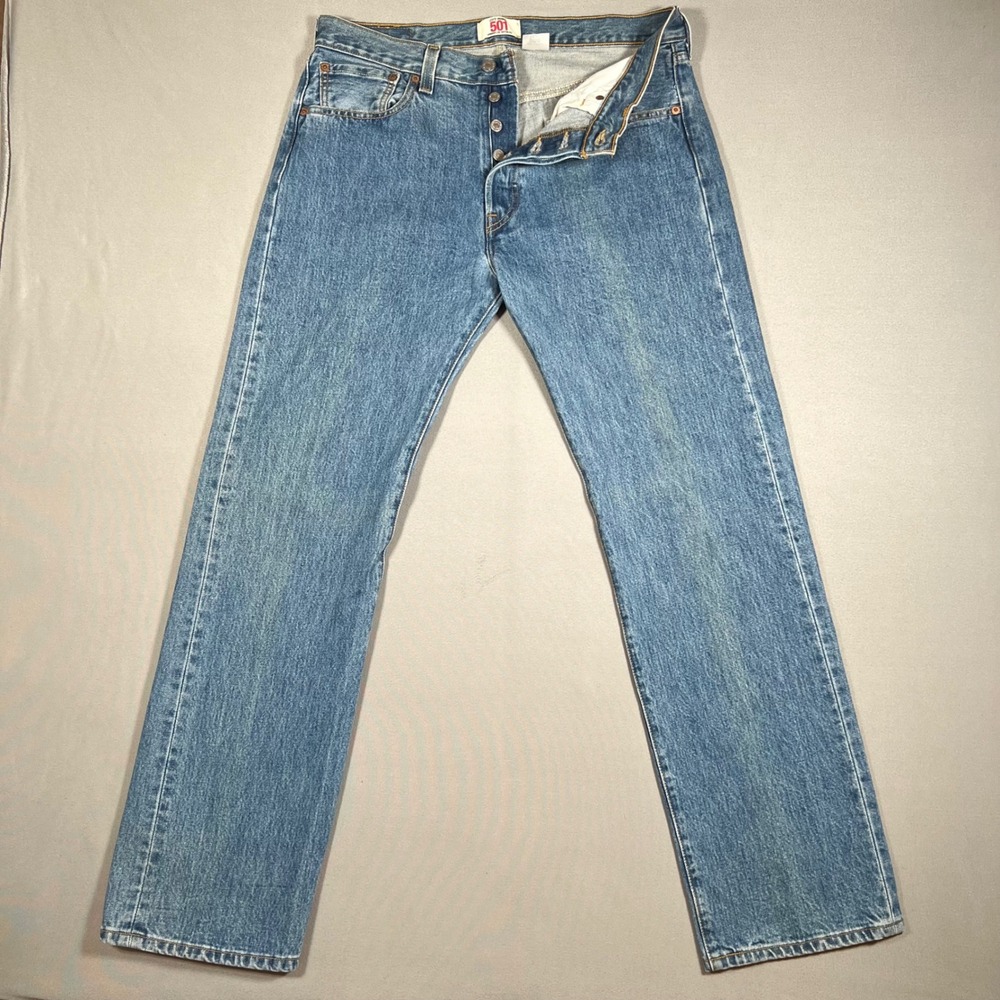 Levi's 501 Mens 34x32 Medium Wash Blue Straight Leg Button Fly Jeans
